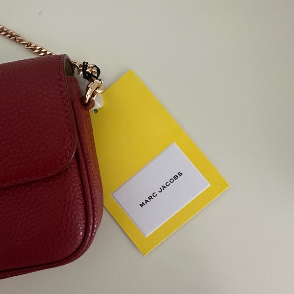 Marc Jacobs Wine Red Crossbody Bag with Gold Chain Strap - Picture 2 of 6